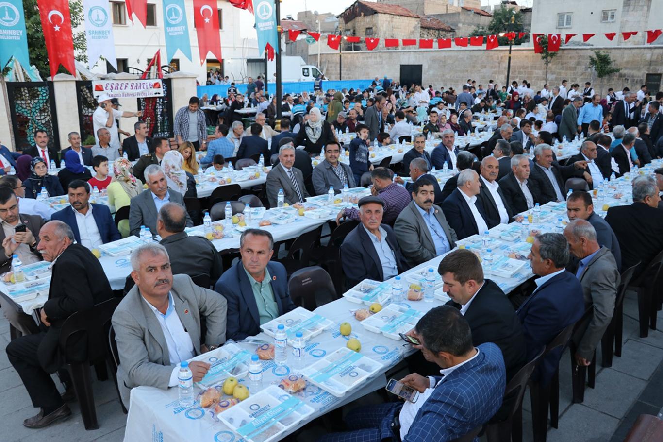 Gaziantep'te binlerce vatandaş orucunu birlikte açtı